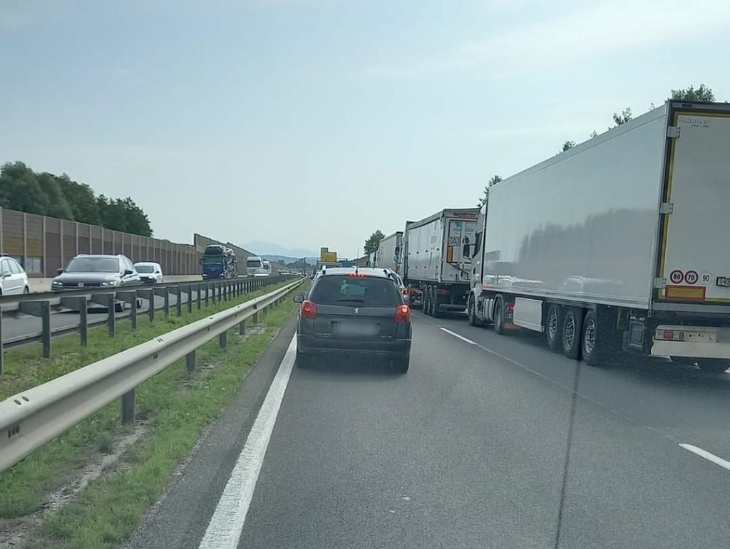 V prometni nesreči na avtocesti pri Dramljah umrl letni voznik tovornjaka Celje info